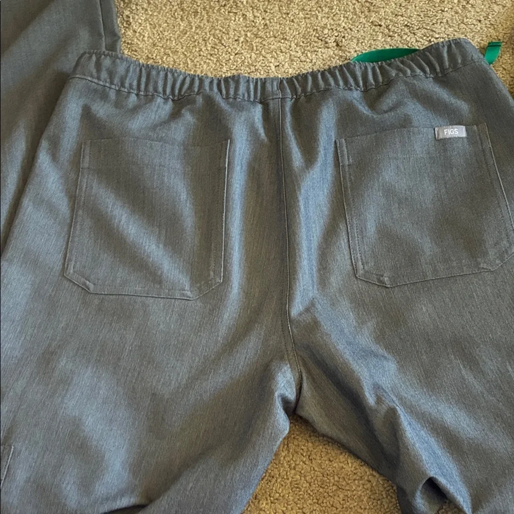 Men's FIGS Cairo Cargo Straight Leg Scrub Pants - Graphite Gray - Size S